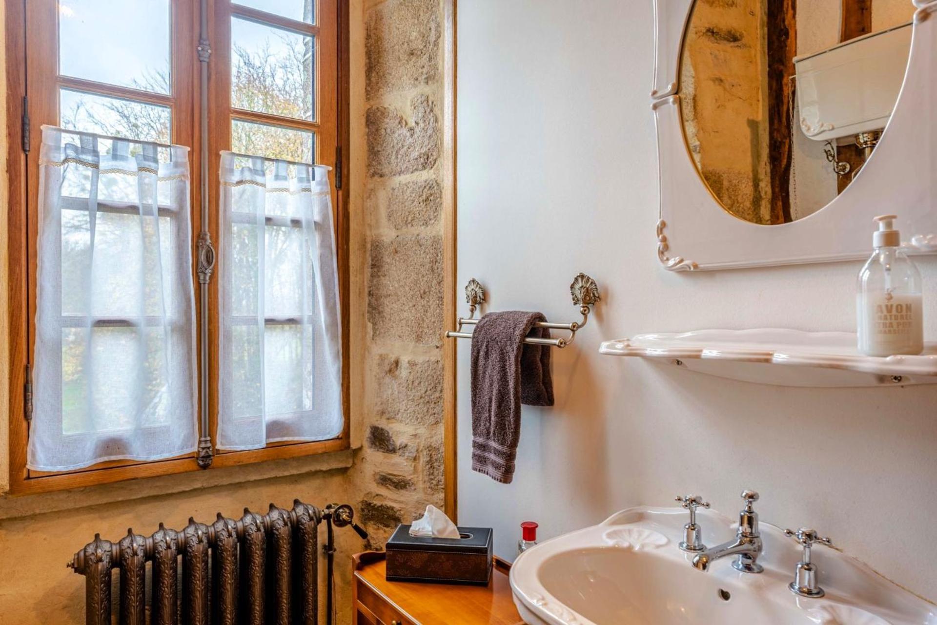Chateau Isigny: Boutique B&B Near Mont Saint Michel Isigny-le-Buat Exterior photo