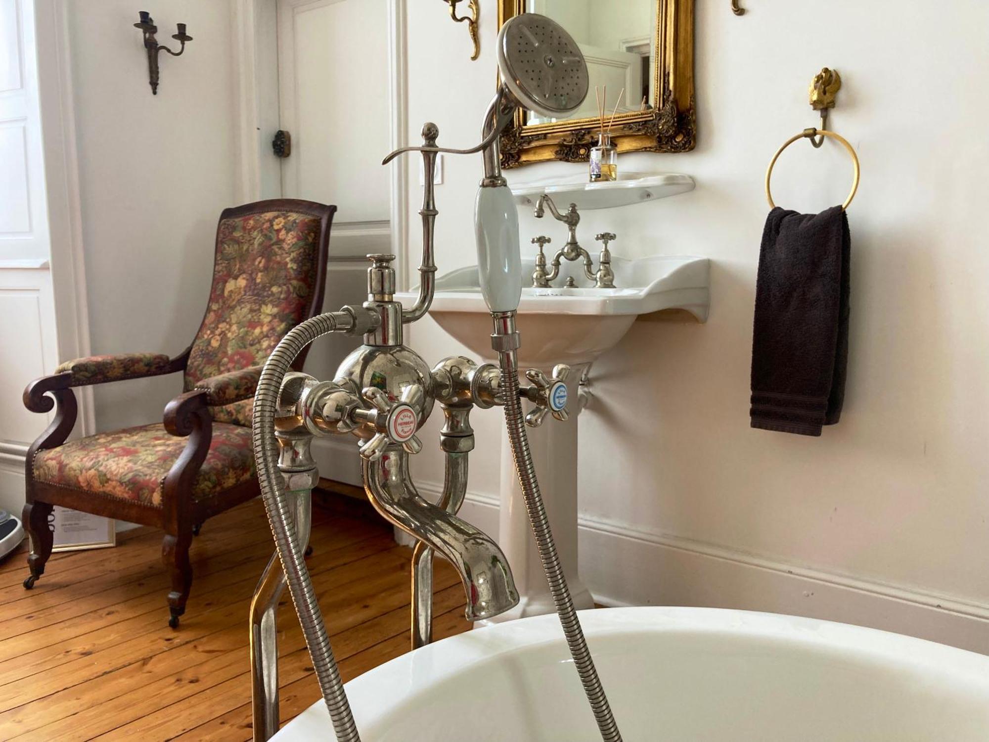 Chateau Isigny: Boutique B&B Near Mont Saint Michel Isigny-le-Buat Exterior photo