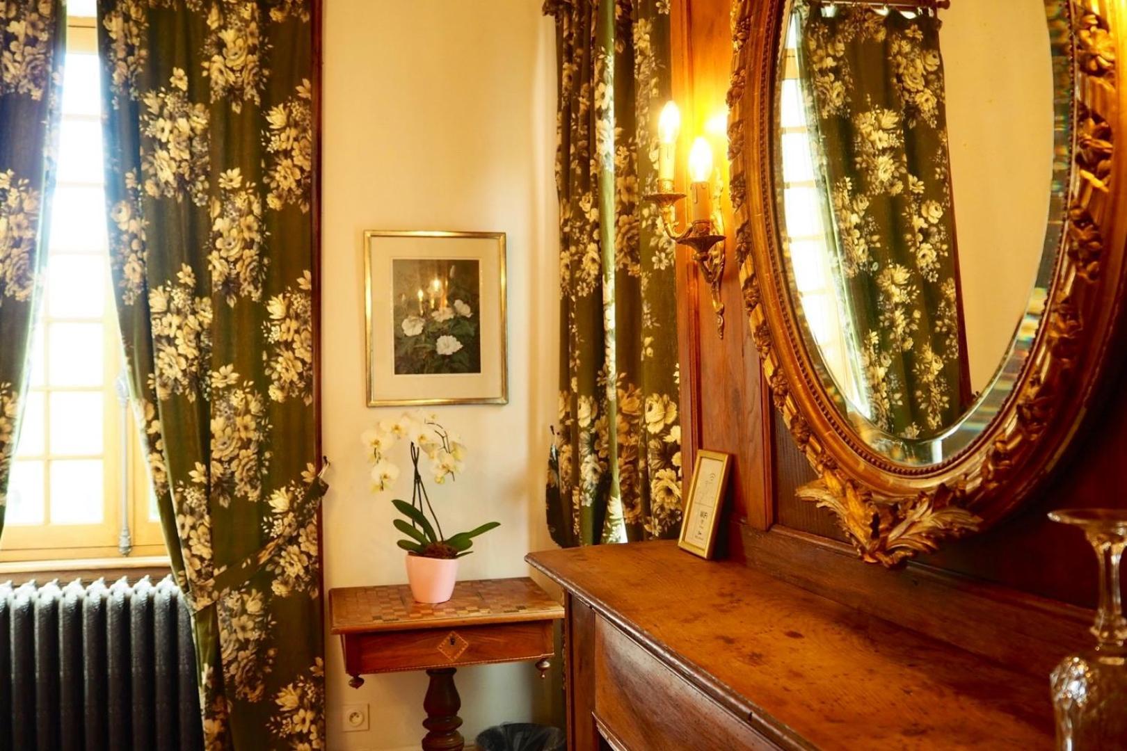 Chateau Isigny: Boutique B&B Near Mont Saint Michel Isigny-le-Buat Exterior photo