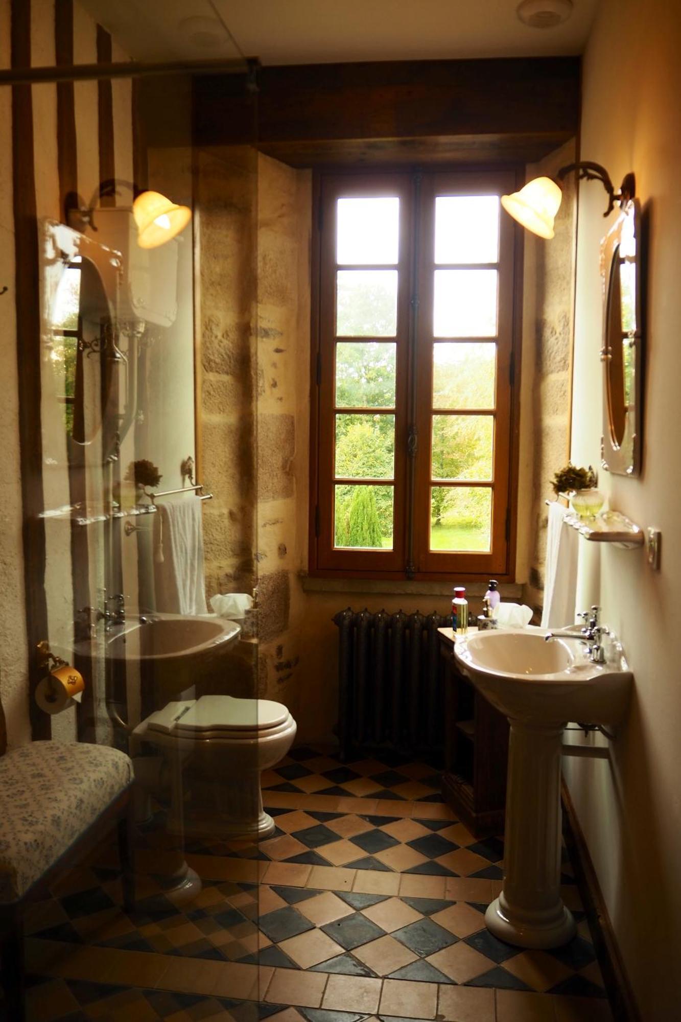 Chateau Isigny: Boutique B&B Near Mont Saint Michel Isigny-le-Buat Exterior photo